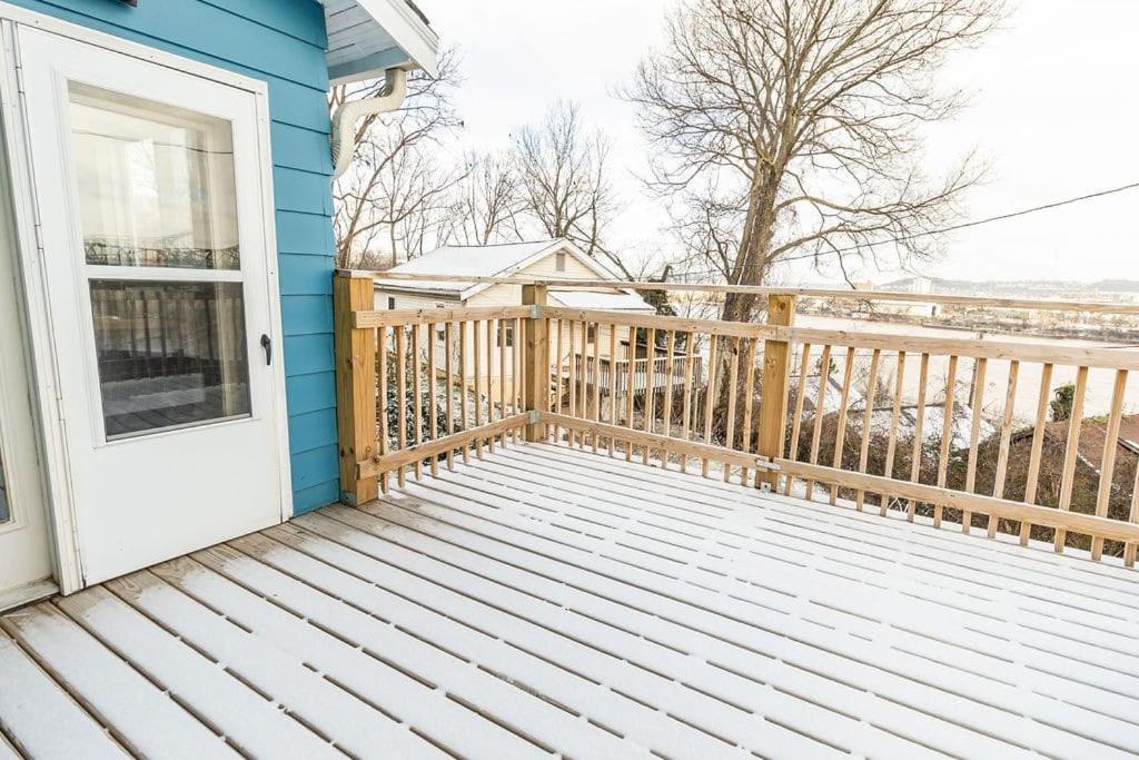 Cozy Riverfront Bungalow With Stunning Views Covington Exteriér fotografie