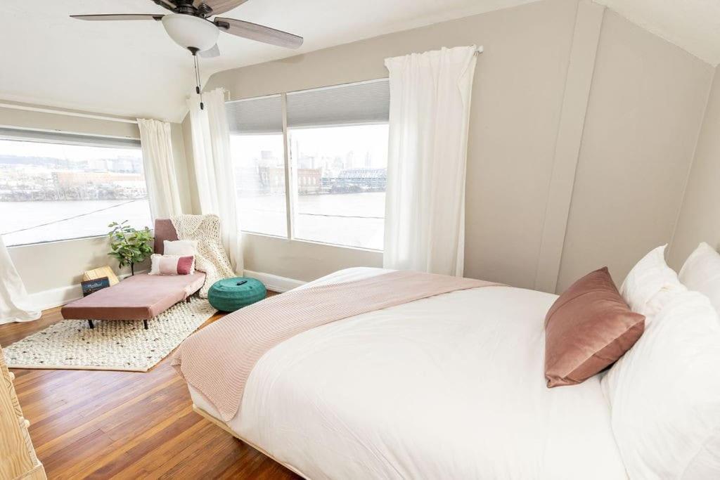 Cozy Riverfront Bungalow With Stunning Views Covington Exteriér fotografie