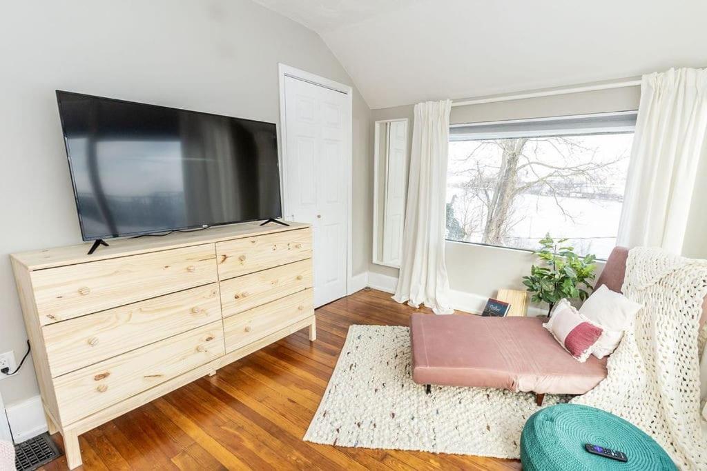 Cozy Riverfront Bungalow With Stunning Views Covington Exteriér fotografie