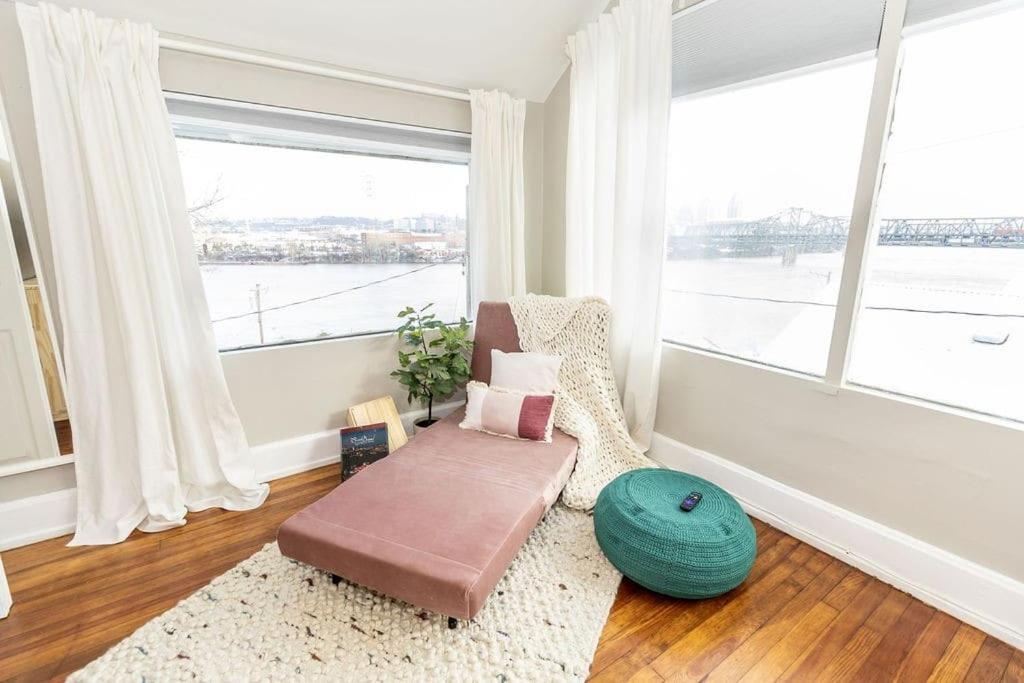 Cozy Riverfront Bungalow With Stunning Views Covington Exteriér fotografie